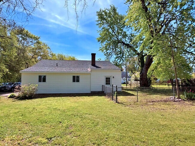 Photo - Rancher with Large Back Yard!