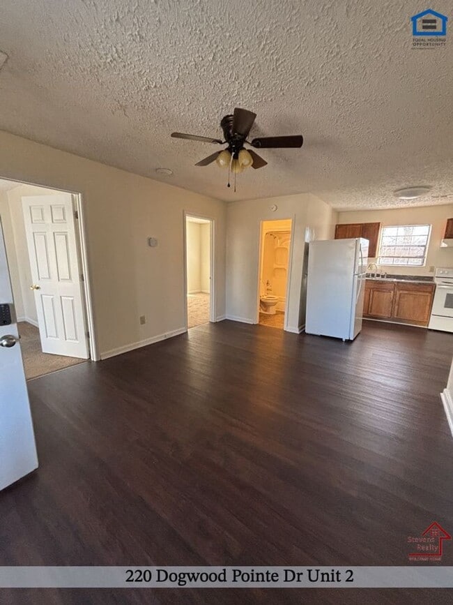 Photo - 220 Dogwood Pointe Dr