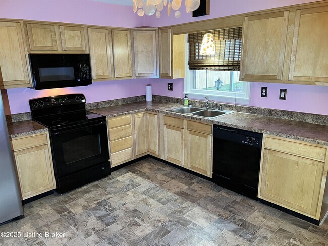 9310 Habersham Dr