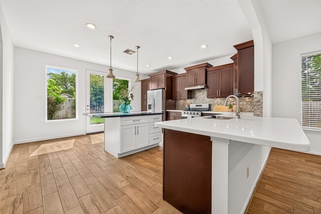 923 Saginaw Bay Ct