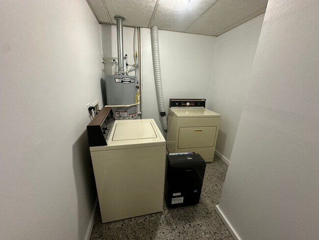 Photo - 3 Bed 1 Bath in Grand Rivers Unidad 630 Jennings Road