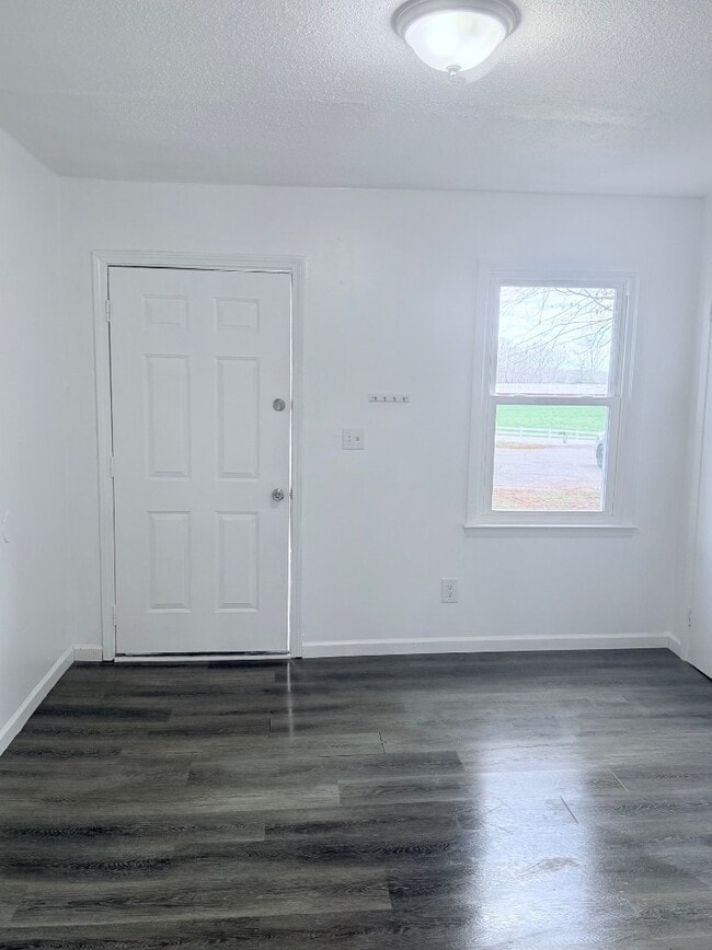 Photo - 1490 John Chapman Rd