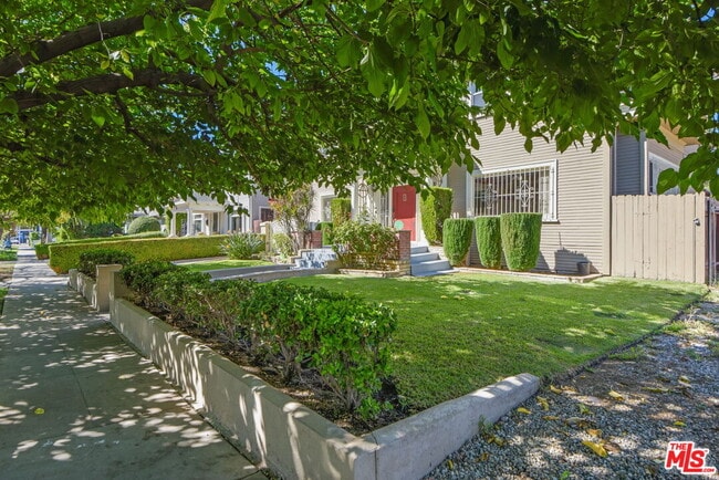 Photo - 975 Westchester Pl