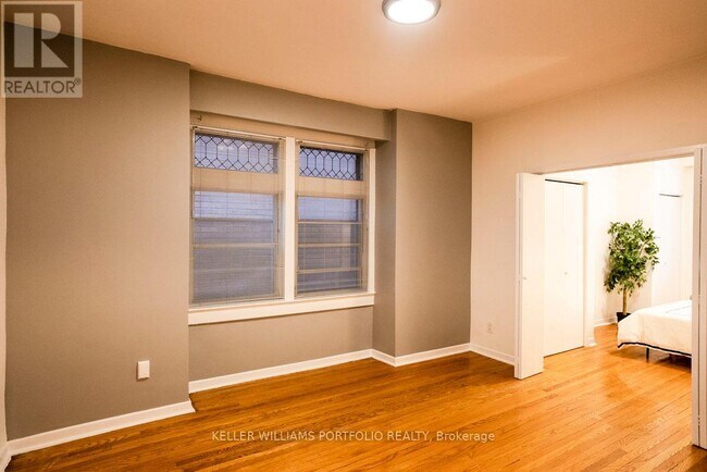 Photo - 821 Gladstone Ave