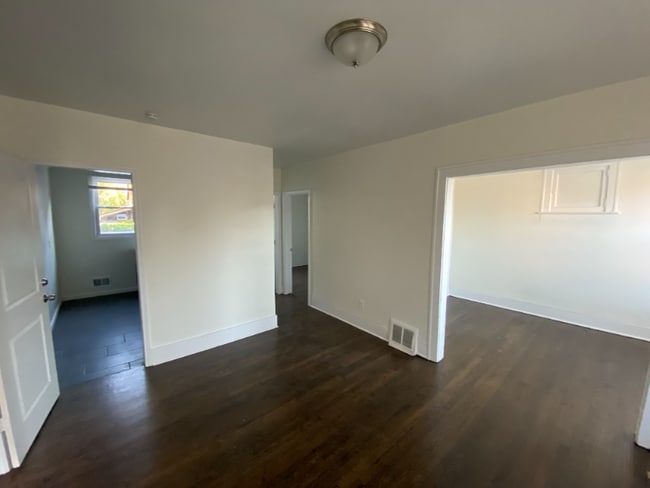 Photo - Francis Apartments