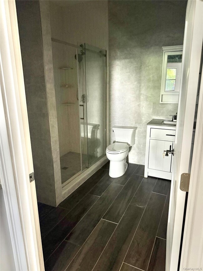 Photo - 108 Hempstead Turnpike