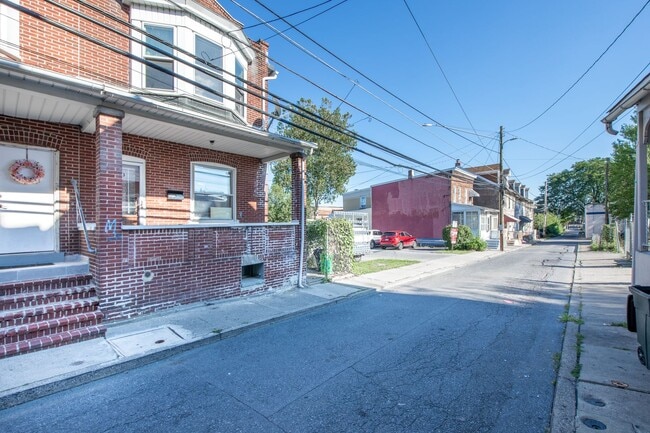 Photo - 213 N Railroad St