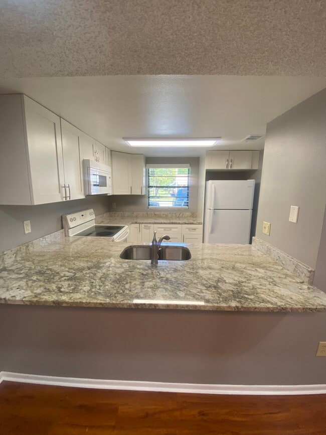 Photo - 10125 Lake Oak Cir