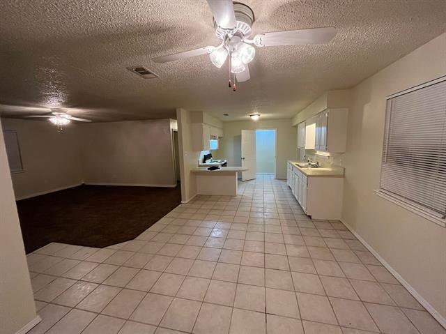 Photo - 552 Trout St