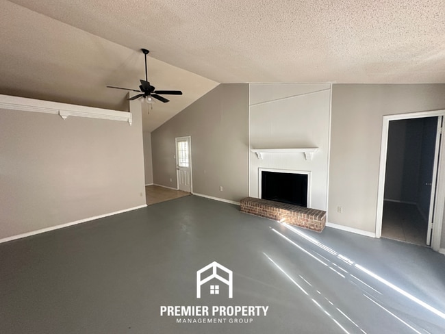 Photo - 4354 Clarke Rd