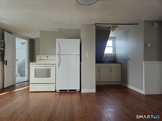 21 Sigourney St Unit 3