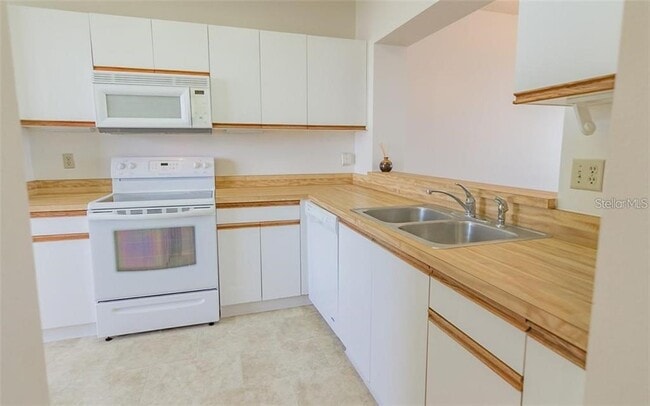 Photo - 7902 Sailboat Key Blvd S Unidad 402
