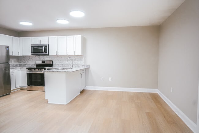 Photo - Magnolia Trace