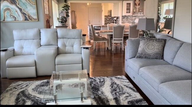 Photo - Spacious 4BD/4BA Home with Private Studio, located in the desirable Ferry St Bridge area!