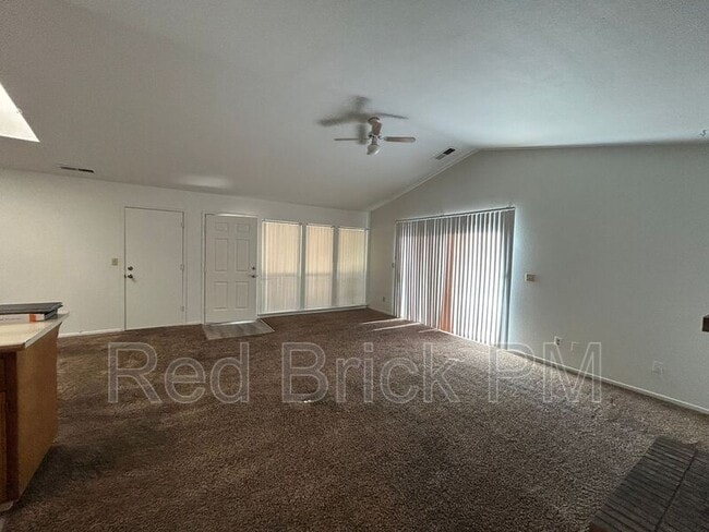 Photo - 1378 Queens Cir