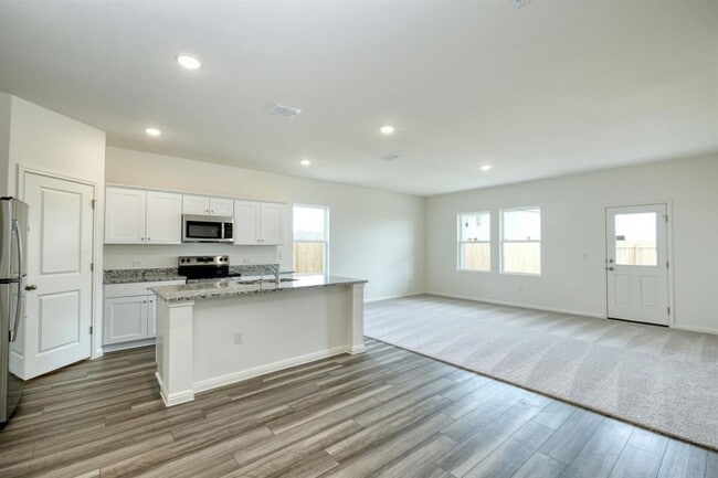 Photo - 125 Blazilmar Ln