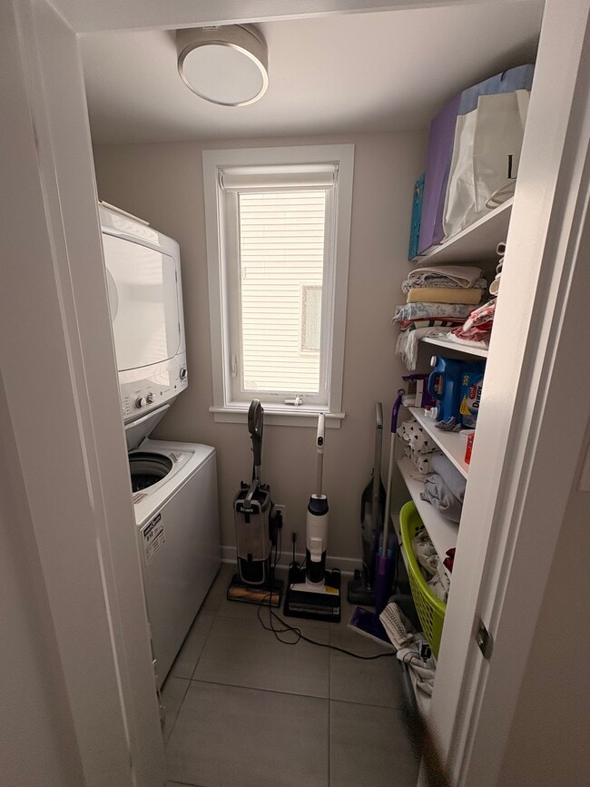 Photo - 909 Roger Griffiths Av