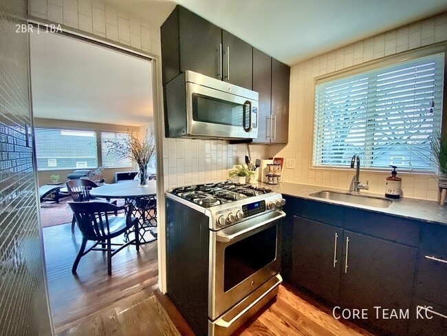 Photo - 1020 W 44th St Unit 6