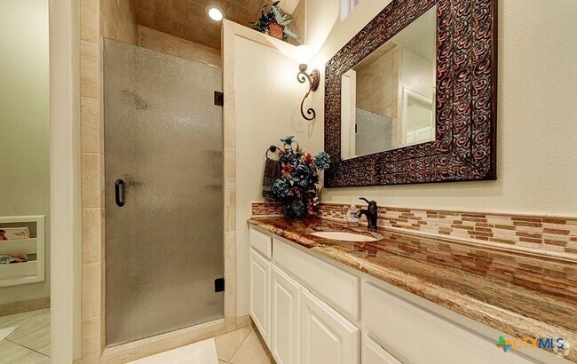 Building Photo - 507 Lakeview Blvd Rental