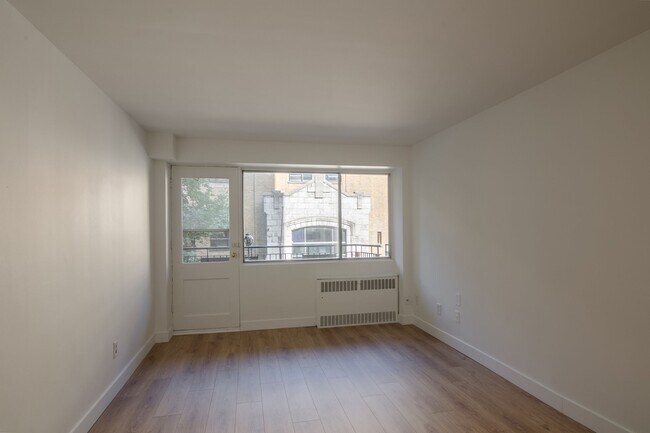 Photo - 3460 Rue Durocher Unité 102