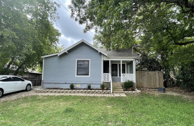 Photo - 909 W Oak St