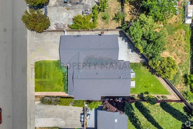 Building Photo - Charming 3-Bed Ranch Home with room for 4t...