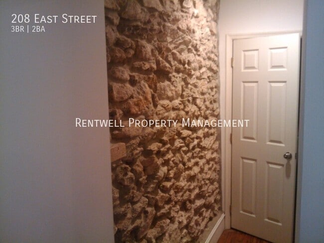 Photo - 208 East St