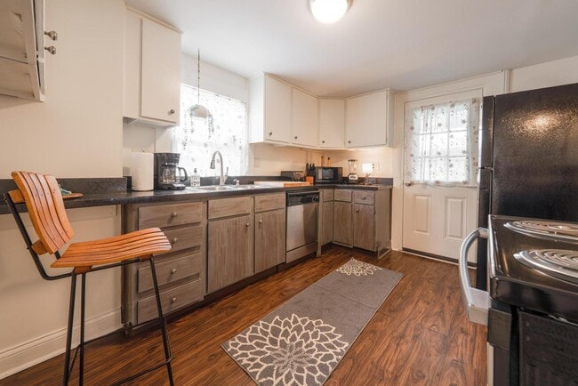 Building Photo - Meyer - Whittier Unit 132 1/2