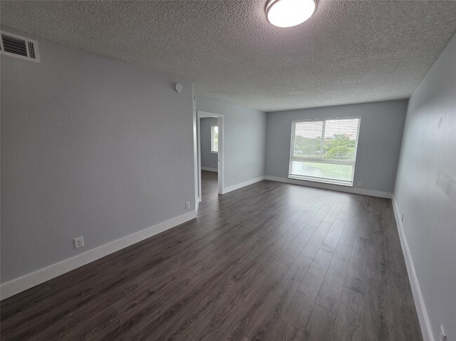 Photo - 2108 S Cypress Bend Dr Unit 505