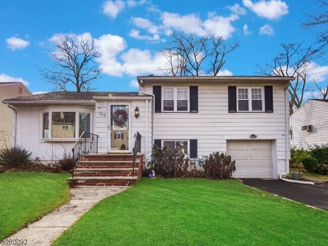 Photo - 135 Hawthorne Ave