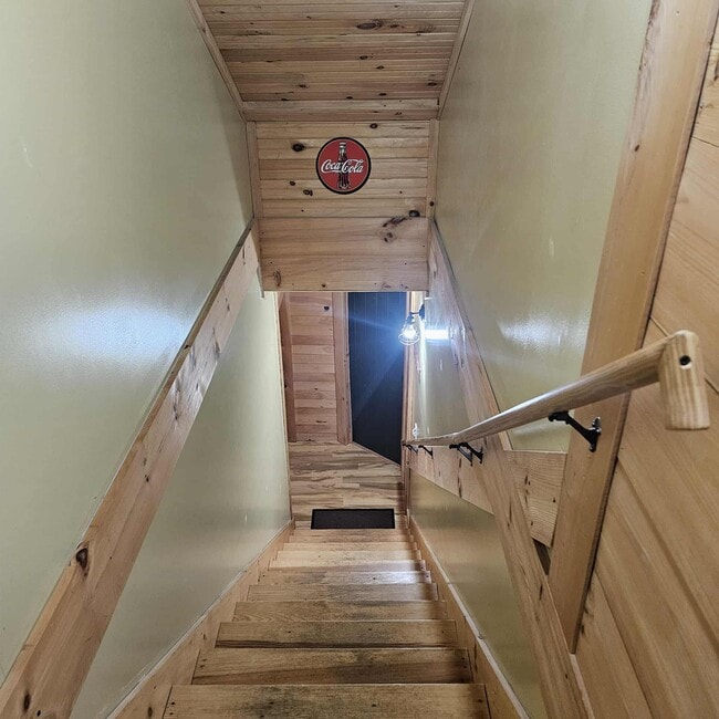 Building Photo - 90 Ross Rd Unit 90 Ross Rd.