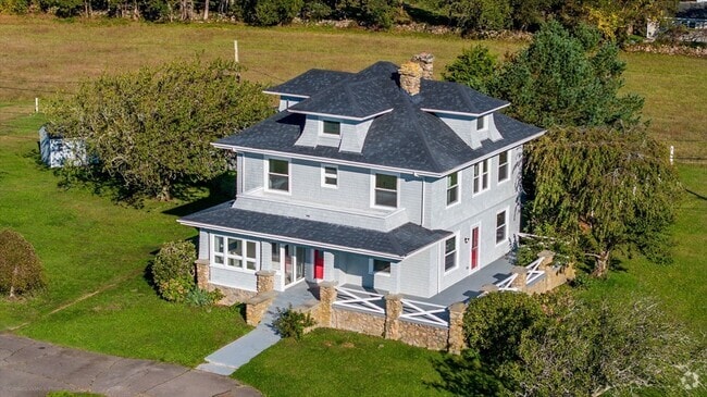 Building Photo - 736 Sconticut Rd Rental