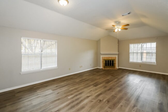 Photo - 16907 Dusty Mill Dr E