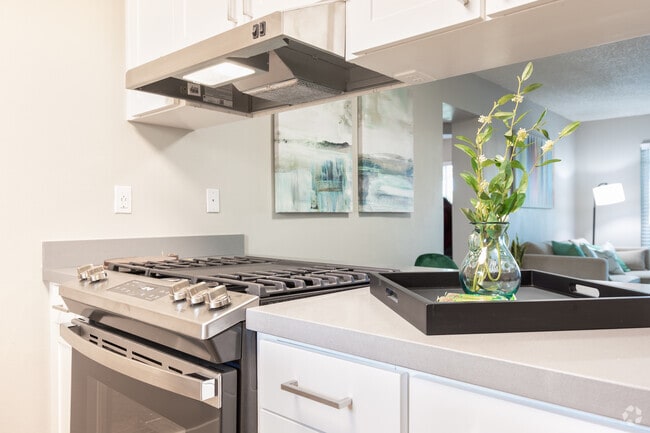 1BR, 1BA - 640SF