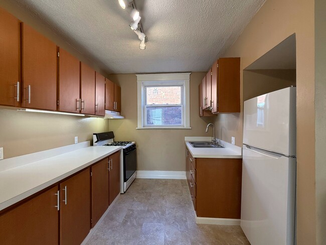 Photo - 1324 McCausland Ave