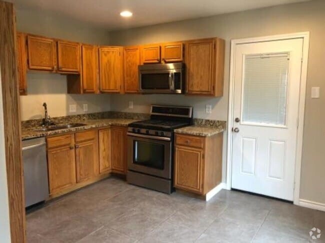 Building Photo - 2 Bedrooms / 1 Bathroom Rental