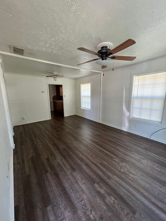 Photo - 561 E Crow St