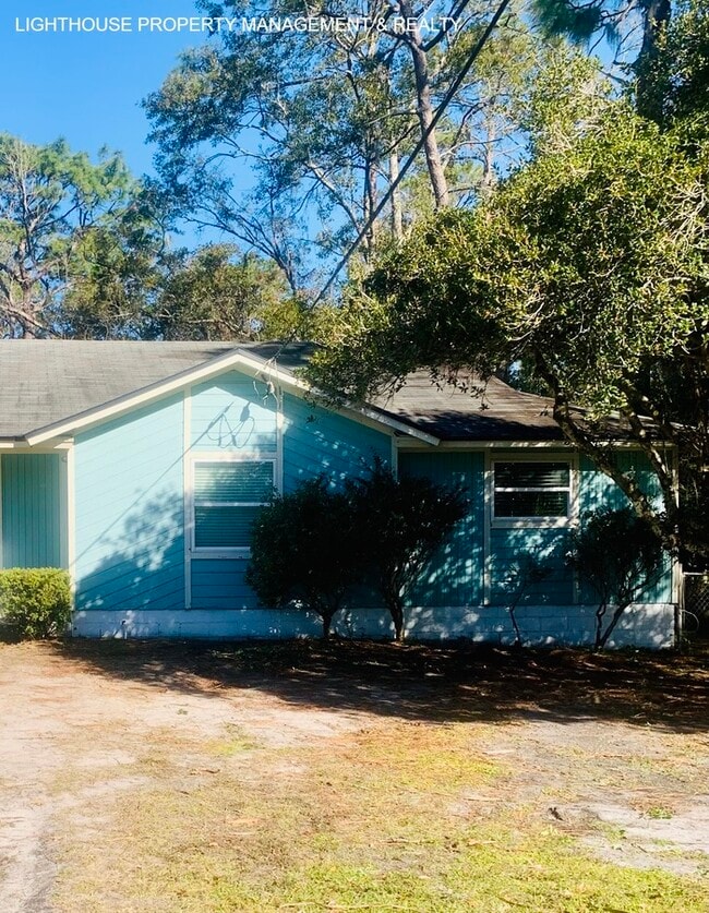 Photo - Spacious 2-Bedroom Duplex with Stainless Steel Appliances