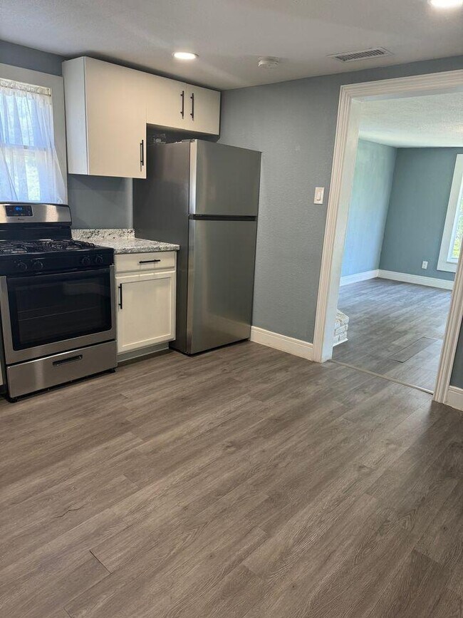 Photo - 1301 S Scullin Ave