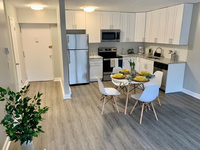 1 BR, 1 BA | Kitchen