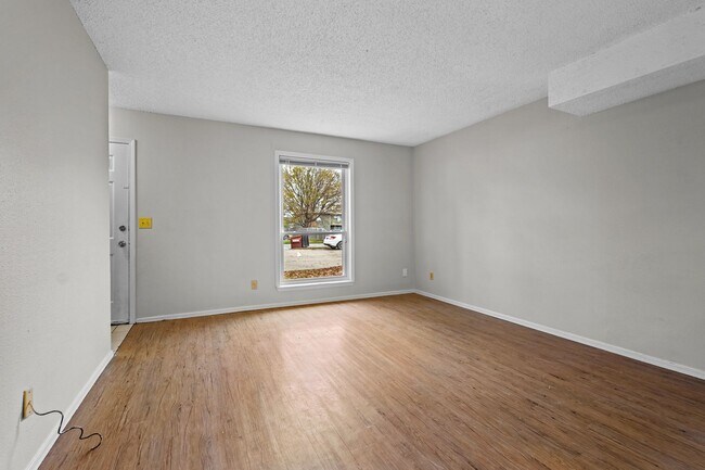 Photo - N Betty Jo Dr Fourplex Unidad 628