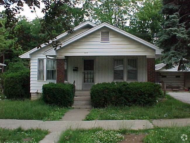 Building Photo - 207 E 12th St Rental