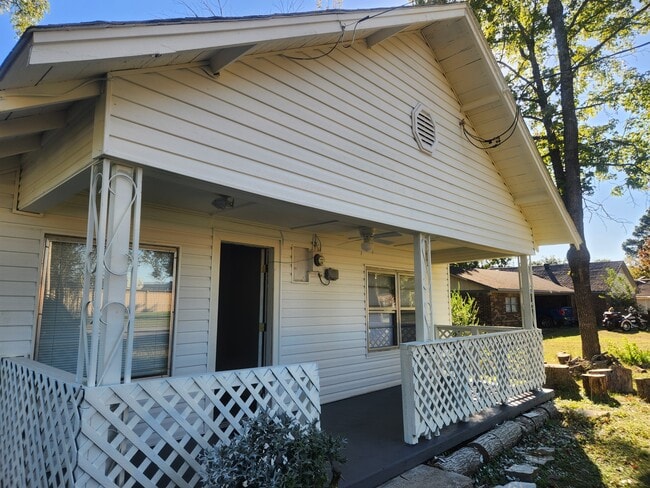 Photo - 1116 E Academy St