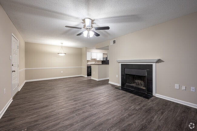2BR, 1BA - 1,200SF - Living Room/Dining Room