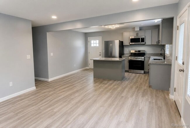 Photo - 27865 Brettonwoods St
