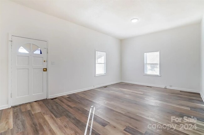 Photo - 110 E 5th Ave