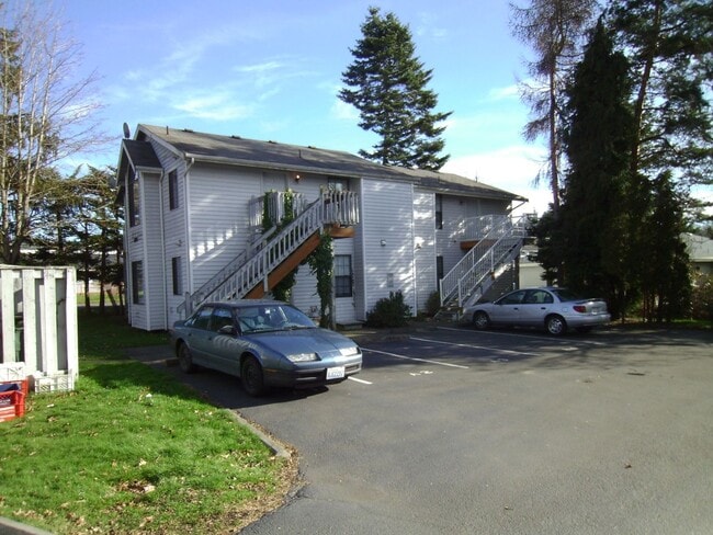 Building Photo - 2 Bedroom, 1 Bathroom Apartment Unit 2