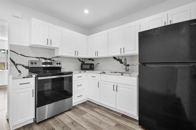 Photo - 2212 Roosevelt St Unit 2