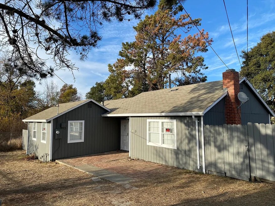 1240 Lewis Ave