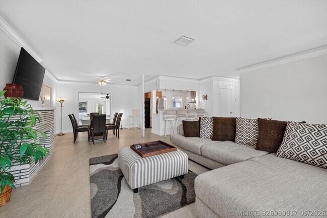 Photo - 283 Imperial Ln